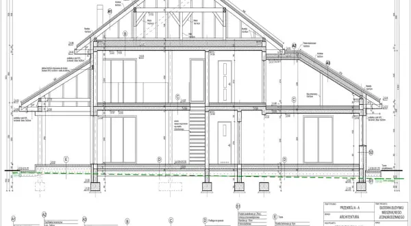 Projekt domu indywidualnego: przekrój poprzeczny z detalami konstrukcyjnymi i materiałowymi.