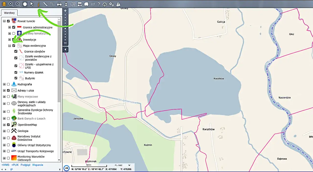 Mapa ewidencyjna z zaznaczonymi działkami i hydrografią. Sprawdzamy, czy działkę leśną można przekształcić na budowlaną.